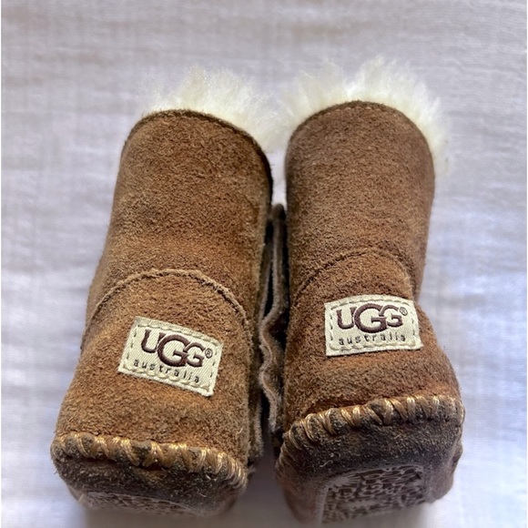 UGG Chestnut Sheepskin Lined Suede Baby Booties Size 2/3 Baby - Picture 9 of 12